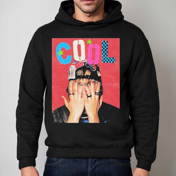 Michael Clifford drops his first solo track with stylish graphic t-shirt Michael Clifford drops his first solo track with stylish graphic t-shirt