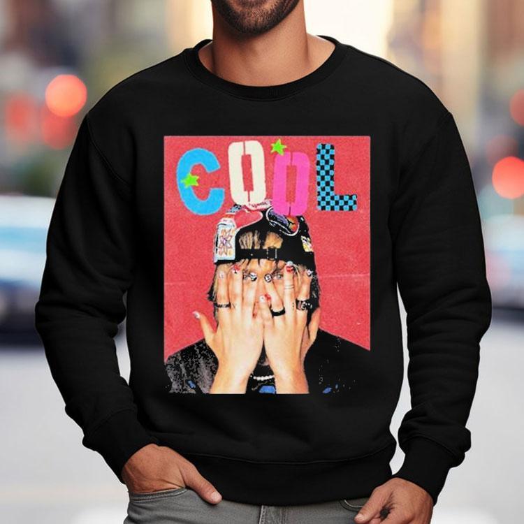 Michael Clifford drops his first solo track with stylish graphic t-shirt Michael Clifford drops his first solo track with stylish graphic t-shirt