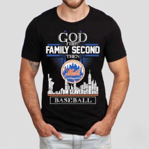 Prioritize Faith Family and Baseball Legends with This Stylish Mets Skyline Tshirt