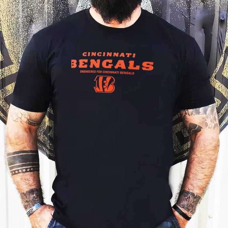Bengals players show team spirit with stylish sideline t-shirt Bengals players show team spirit with stylish sideline t-shirt