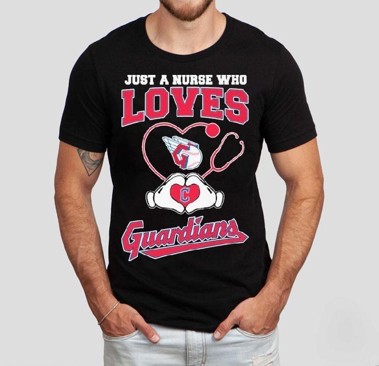 Cleveland Guardians superfan nurse shows team spirit with heart hands t-shirt Cleveland Guardians superfan nurse shows team spirit with heart hands t-shirt