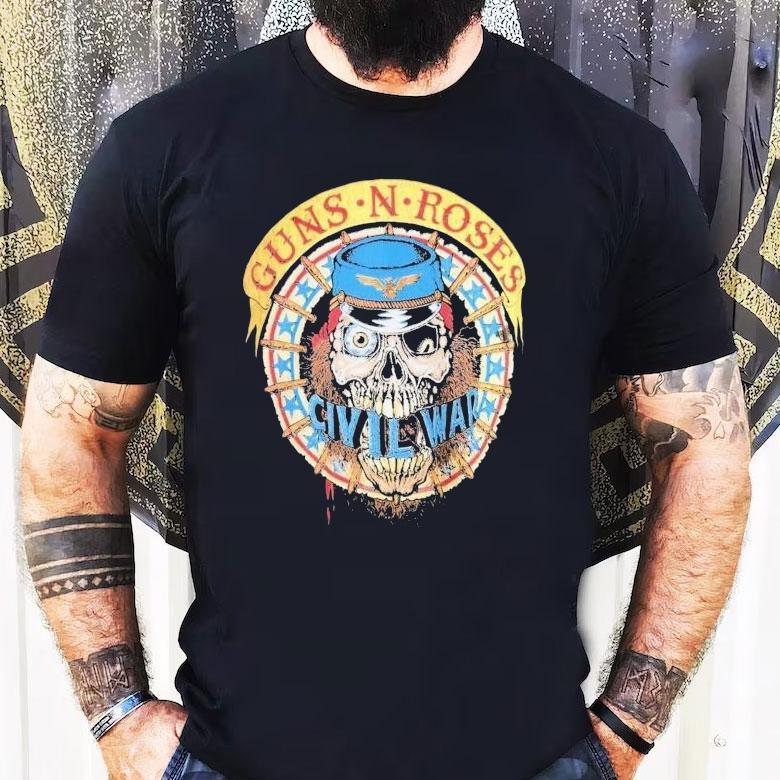 Guns N Roses iconic skull design battle themed t-shirt Guns N Roses iconic skull design battle themed t-shirt