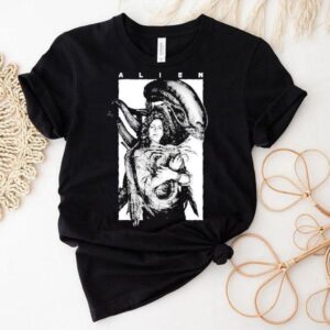 Sigourney Weaver as iconic Ellen Ripley in this cool t-shirt