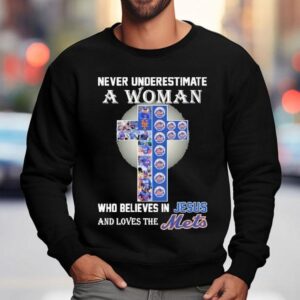 Never Underestimate A Woman Who Believes In Jesus And Loves The New York Mets Sweatshirt
