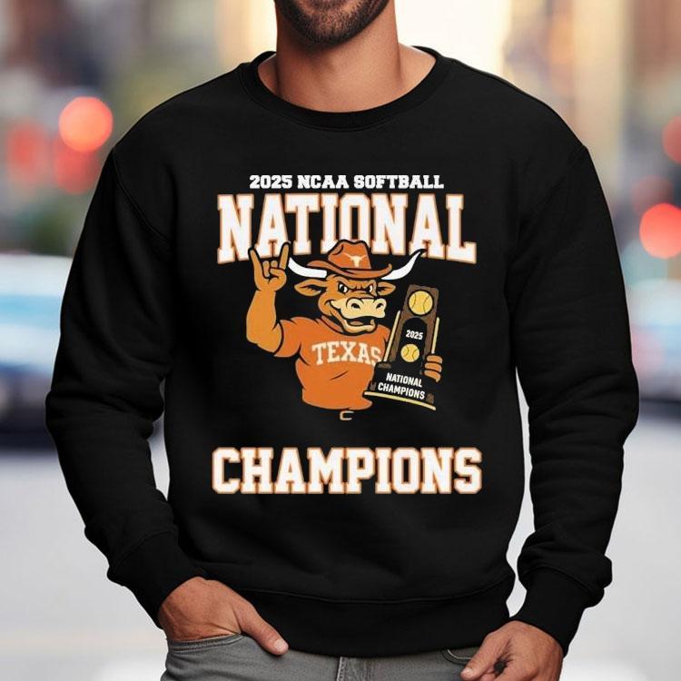 Texas Longhorns 2025 Ncaa National Women’s College World Series Champions Mascot Hug Trophy Shirt. Texas Longhorns 2025 Ncaa National Women’s College World Series Champions Mascot Hug Trophy Shirt.
