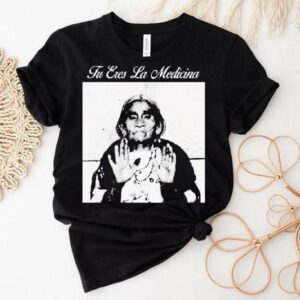 Top Tu Eres La Medicina Tshirt