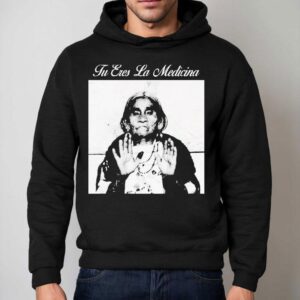 Top Tu Eres La Medicina Hoodie