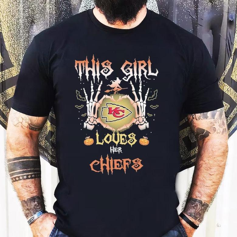 This Girl Loves Her Kansas City Chiefs Skeleton Heart Hands Halloween Shirt This Girl Loves Her Kansas City Chiefs Skeleton Heart Hands Halloween Shirt