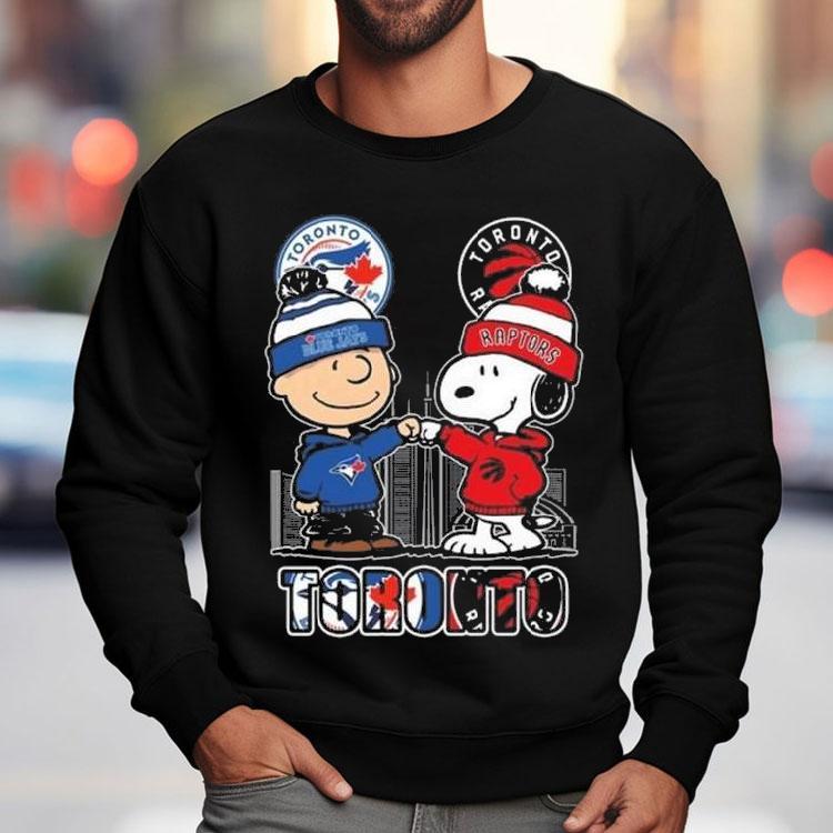 Charlie Brown Toronto Blue Jays And Snoopy Toronto Raptors Skyline 2025 Shirt Charlie Brown Toronto Blue Jays And Snoopy Toronto Raptors Skyline 2025 Shirt