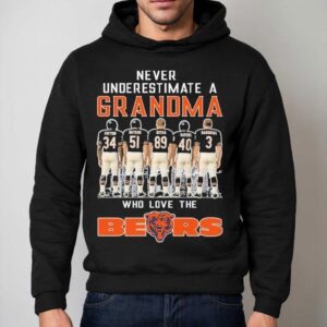 Never Underestimate A Grandma Who Love The Chicago Bears Signatures Hoodie