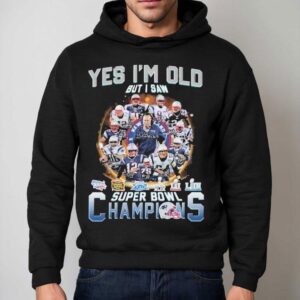 New England Patriots Yes I M Old But I Saw Super Bowl Champions Signatures Hoodie