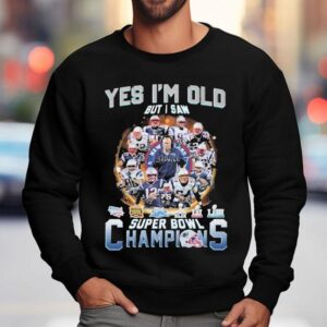 New England Patriots Yes I M Old But I Saw Super Bowl Champions Signatures Sweatshirt