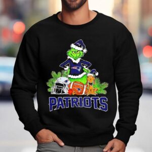 The Grinch And Max New England Patriots Christmas Helmet Items Sweatshirt